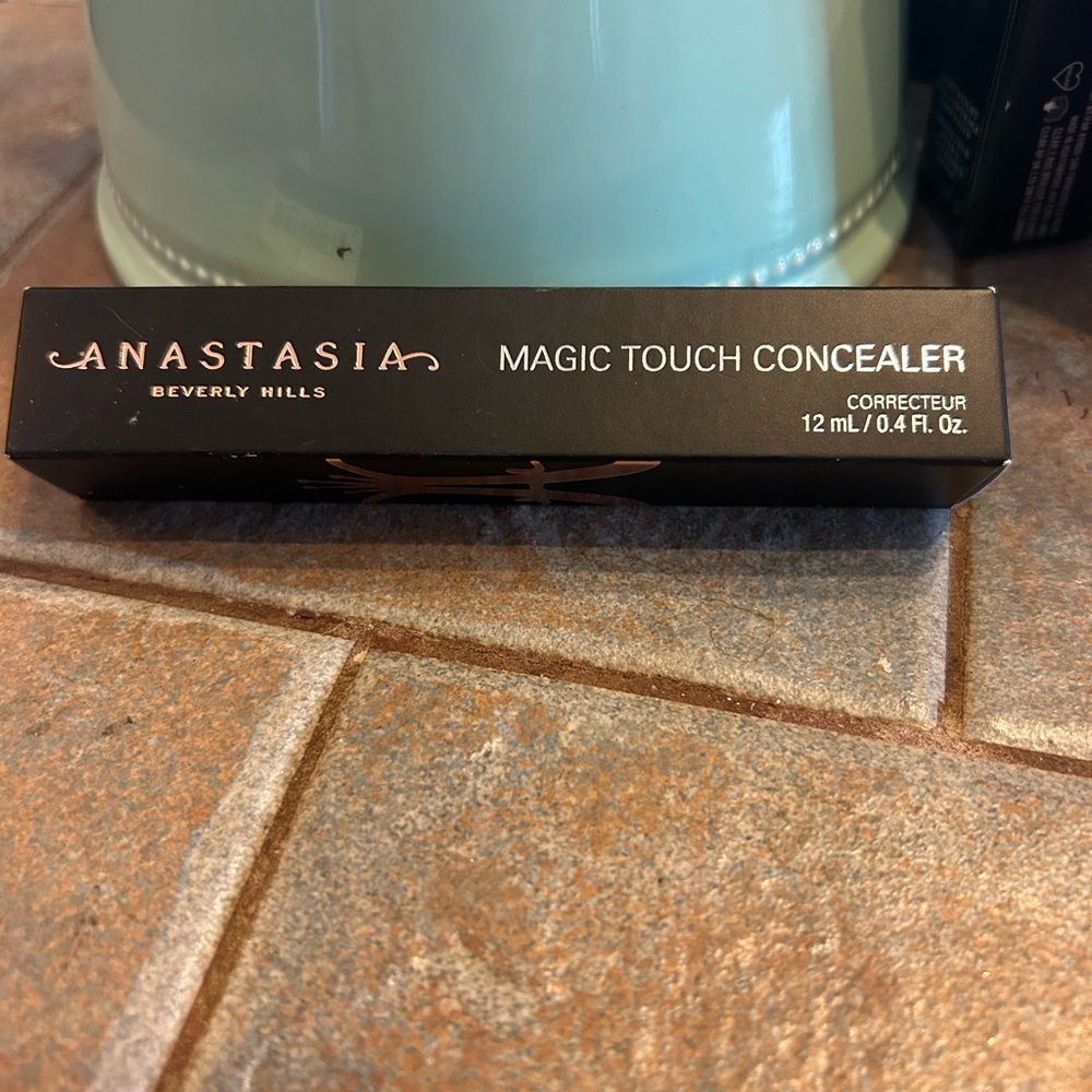 Anastasia Beverly Hills Concealer Shade 4